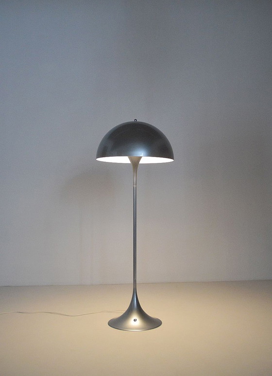 Image 1 of Verner Panton voor Louis Poulsen, Panthella vloerlamp, zeldzame versie