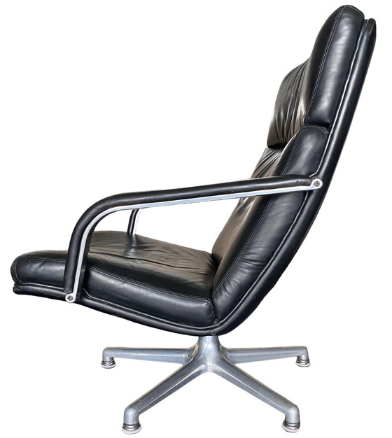 Image 1 of Artifort F141 draaifauteuil zwart leder