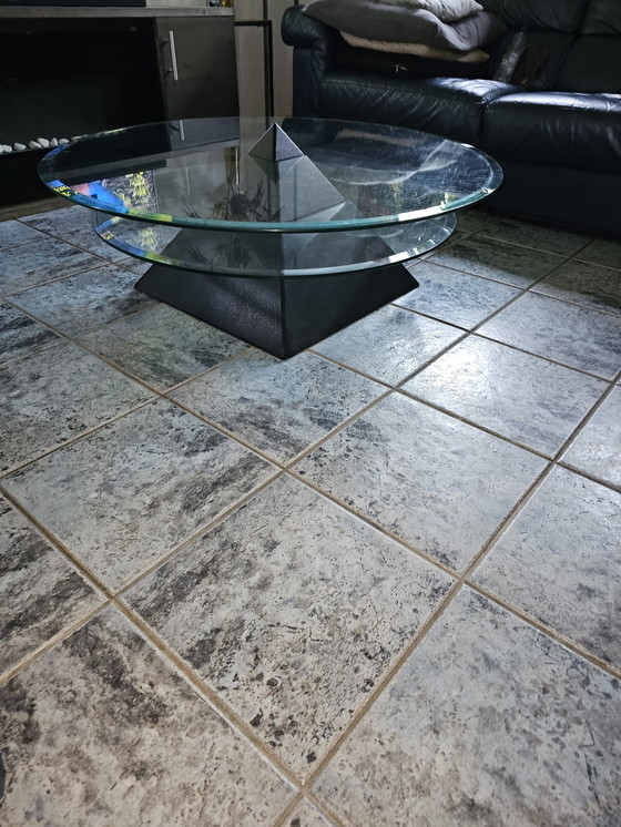 Image 1 of Vintage piramide salontafel