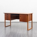 Bureau uit de jaren 60 met lopers, walnoot, gerestaureerd