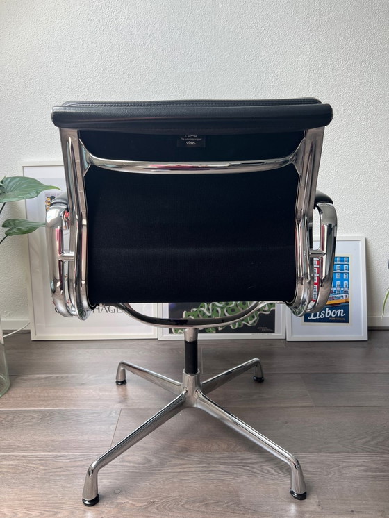 Image 1 of Vitra EA 208 Soft Pad chair