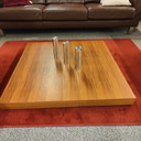 Ronald Schmidt grote salontafel notenhouten met glasplaat 