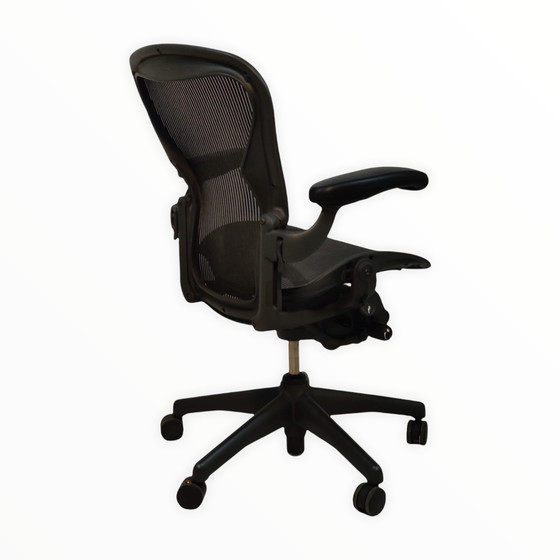 Image 1 of Herman Miller Aeron maat B