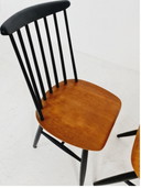 2x Vintage spijlenstoelen