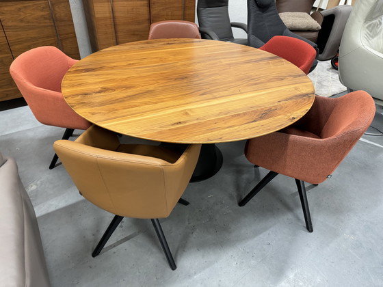 Image 1 of Rolf Benz 8950 Eettafel noten hout Design Tafel