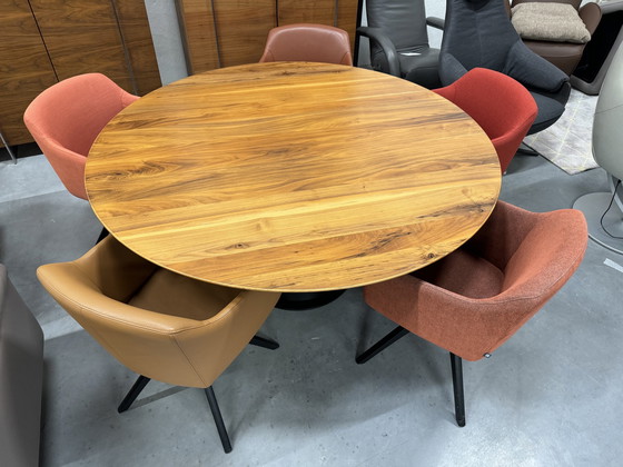 Image 1 of Rolf Benz 8950 Eettafel noten hout Design Tafel