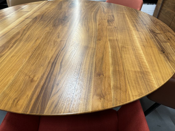 Image 1 of Rolf Benz 8950 Eettafel noten hout Design Tafel