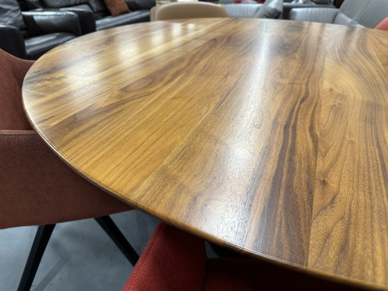 Image 1 of Rolf Benz 8950 Eettafel noten hout Design Tafel