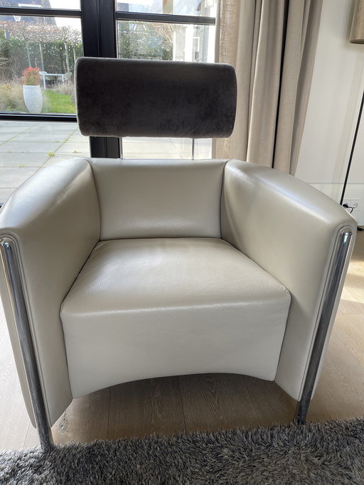 1x Leolux Goncharov fauteuil leer kleur crème. In prijs verlaagd.