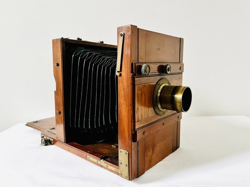 J.H. Dallmeyer London 7x5’’ wooden plate camera