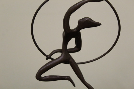 Image 1 of Vintage bronzen beeldje ballerina 1/6 hoepel