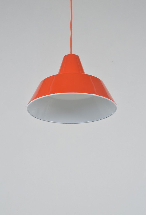 Emaille hanglamp ontworpen door Axel Wedel Madsen voor Louis Poulsen, jaren '60