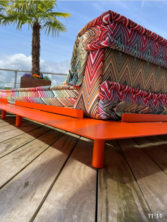 Image 1 of 2x Roche Bobois buitenligstoel Mah Jong Missoni stoel