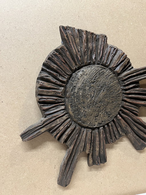 Vintage brutalist sunburst wandsculptuur