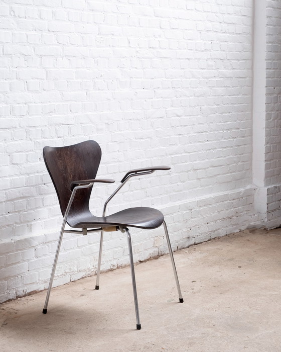 Image 1 of 2x Arne Jacobsen fauteuils model 3207