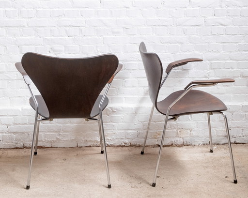 2x Arne Jacobsen fauteuils model 3207