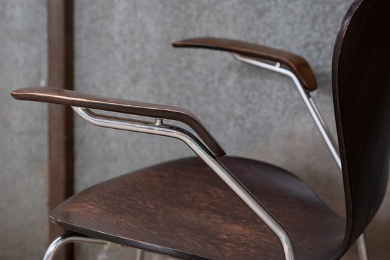 Image 1 of 2x Arne Jacobsen fauteuils model 3207