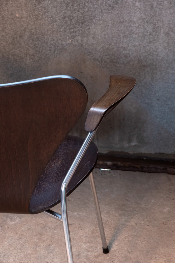 Image 1 of 2x Arne Jacobsen fauteuils model 3207