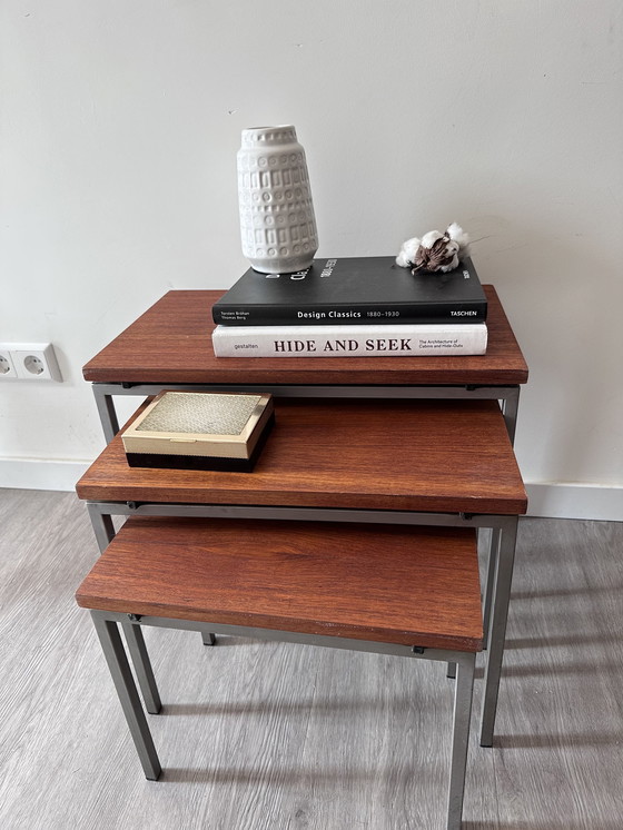 Image 1 of Vintage Nest tafels