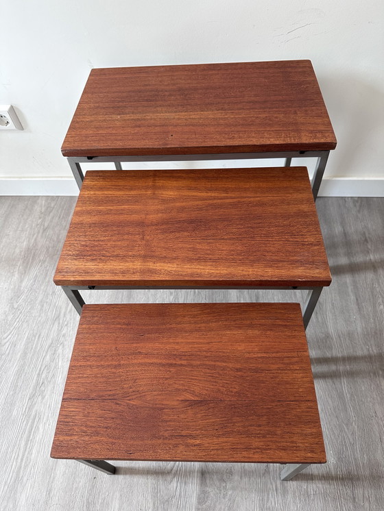 Image 1 of Vintage Nest tafels