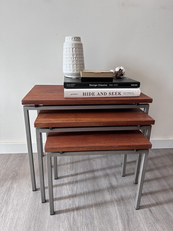 Image 1 of Vintage Nest tafels