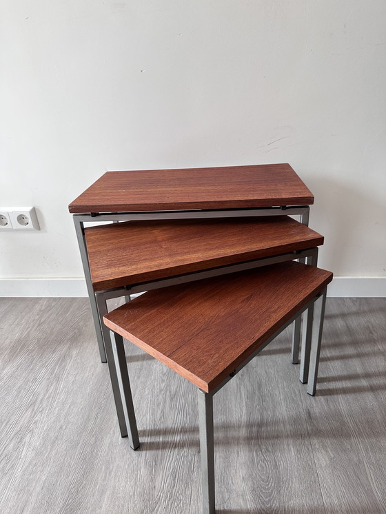 Image 1 of Vintage Nest tafels