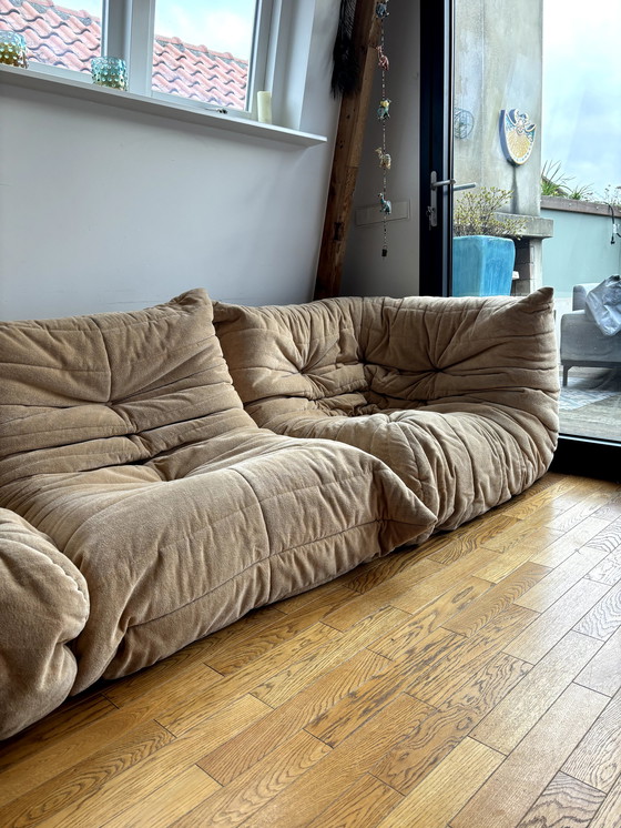 Image 1 of Ligne Roset Togo sofa set 1 zits en 2 x hoek + poef door Michel Ducaroy