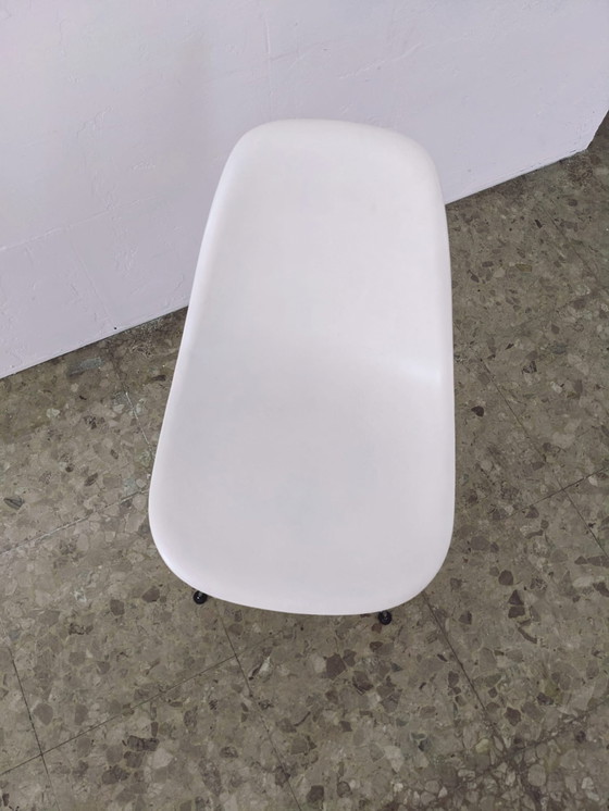 Image 1 of 4x Vitra Eames DSR dining chairs