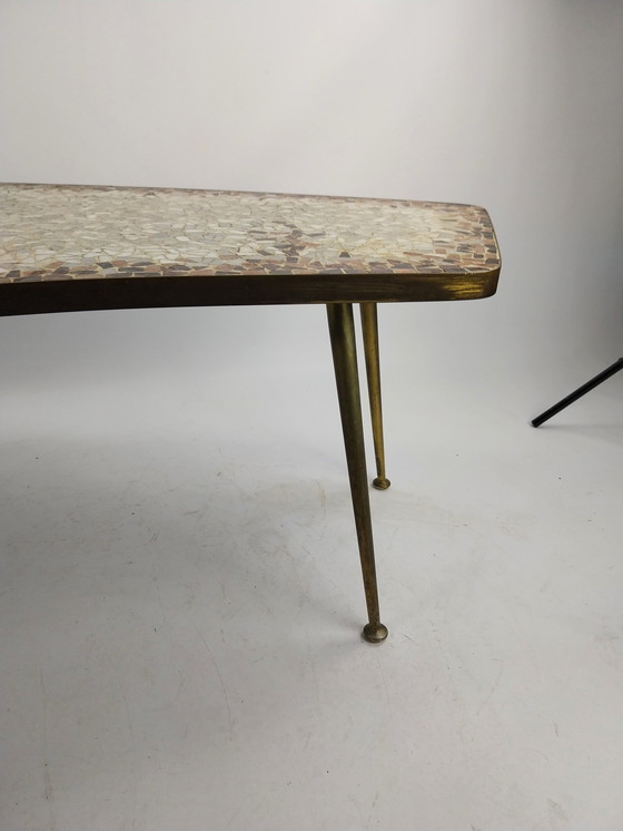 Image 1 of Midcentury moderne salontafel van Berthold Muller in messing en mozaïec 