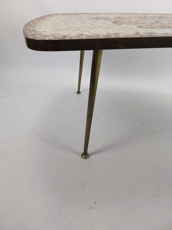 Image 1 of Midcentury moderne salontafel van Berthold Muller in messing en mozaïec 