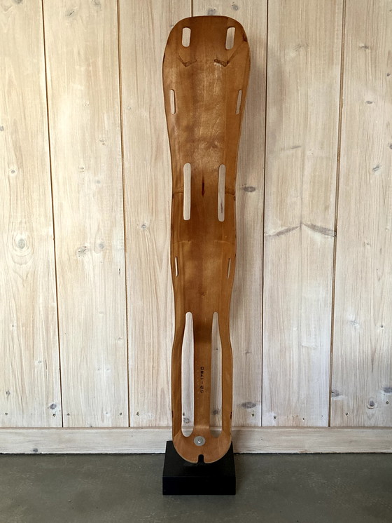 Image 1 of Ray & Charles Eames legsplint  plywood sculptuur