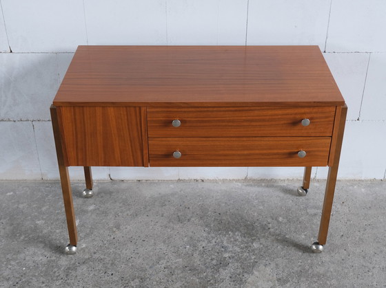 Image 1 of Vintage naaiwagentje