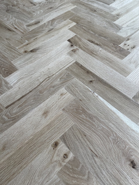 Image 1 of Eikenhouten visgraattafel