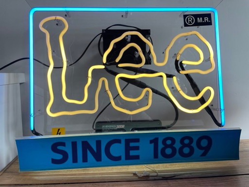 Lee neon wandlamp