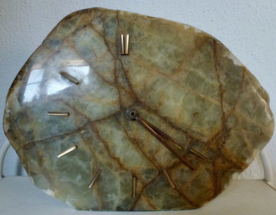 Image 1 of Vintage bruin geglazuurde marmeren klok.