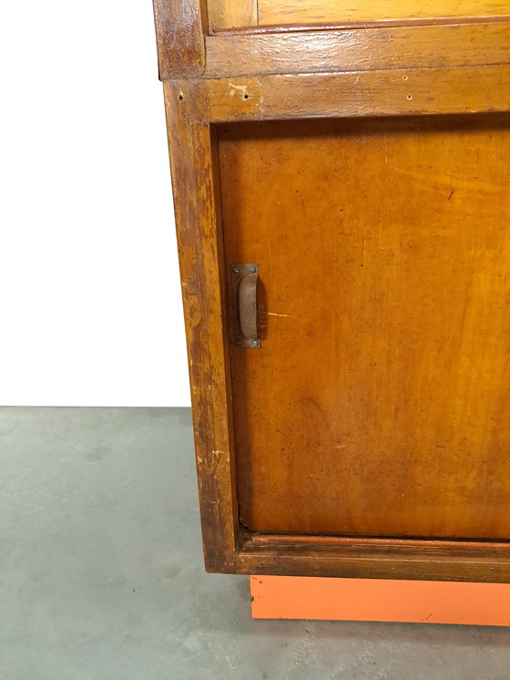 Image 1 of Fineer toonbank, winkel vitrine met schuifdeuren, vintage toonbank