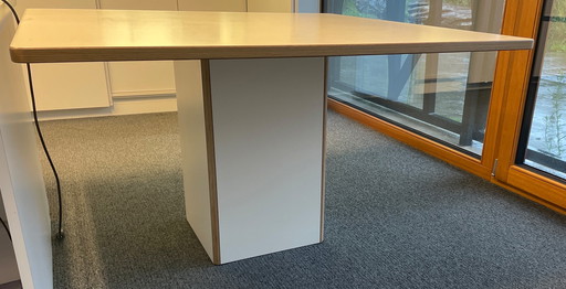 Vierkante eettafel