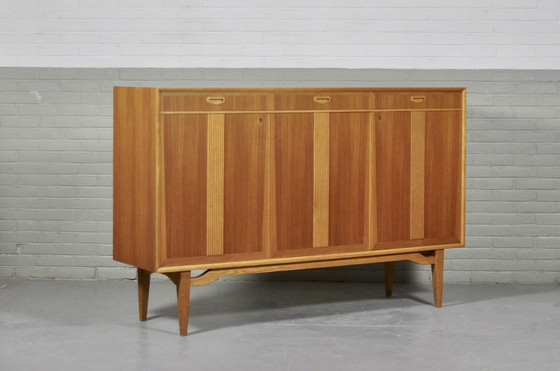 Image 1 of Deens dressoir uit de jaren 60