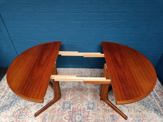 Image 1 of Vintage Deense Ronde Ovalen Eettafel Uitschuifbaar 