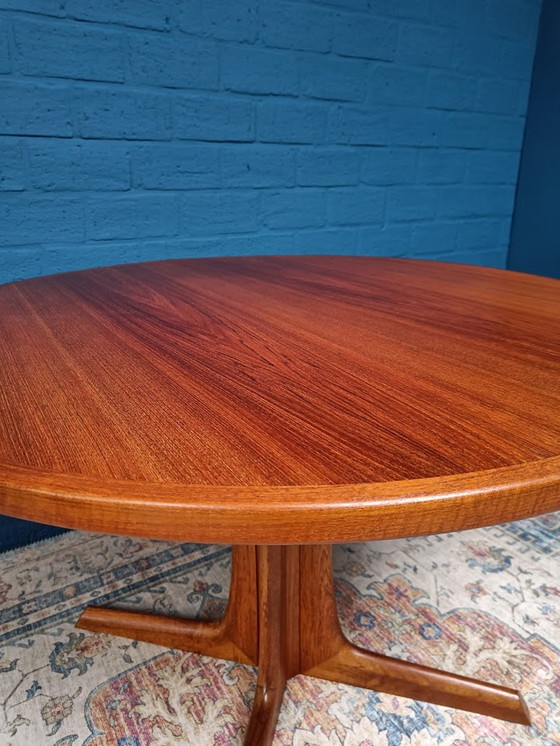 Image 1 of Vintage Deense Ronde Ovalen Eettafel Uitschuifbaar 