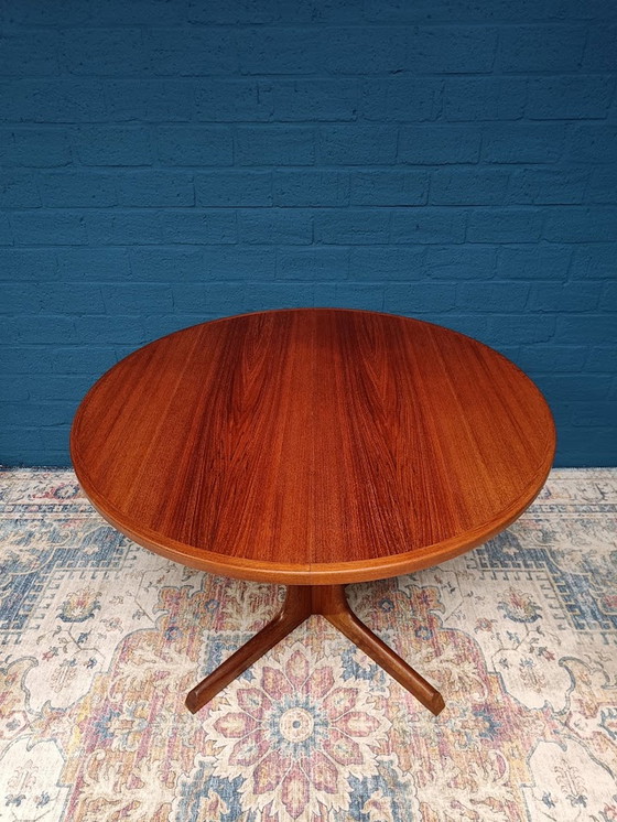 Image 1 of Vintage Deense Ronde Ovalen Eettafel Uitschuifbaar 