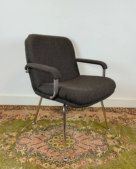 Image 1 of Geoffrey D. Harcourt - Artifort fauteuil opnieuw bekleed