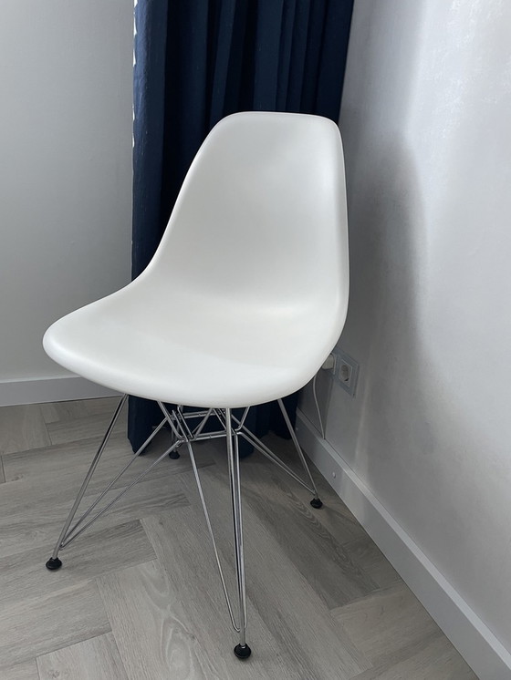 Image 1 of 2x Vitra Eames eetkamerstoel