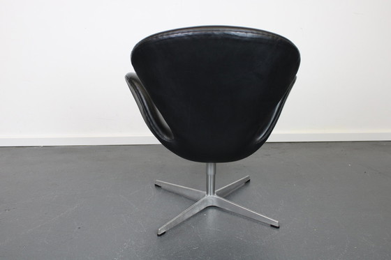 Image 1 of Fritz Hansen Swan chair