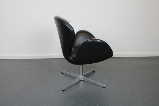 Image 1 of Fritz Hansen Swan chair