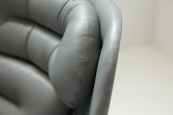 Image 1 of Vintage Elda Chair in grijs leer en zwarte kuip van Joe Colombo Italy