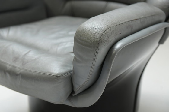 Image 1 of Vintage Elda Chair in grijs leer en zwarte kuip van Joe Colombo Italy