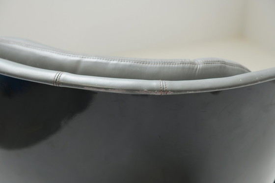 Image 1 of Vintage Elda Chair in grijs leer en zwarte kuip van Joe Colombo Italy