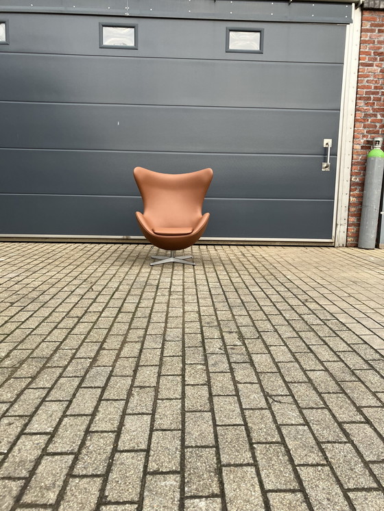 Image 1 of Fritz Hansen Egg chair by Arne Jacobsen, Cognac leder, Nieuw!!