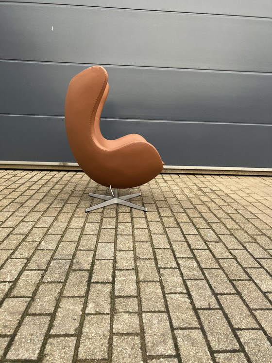 Image 1 of Fritz Hansen Egg chair by Arne Jacobsen, Cognac leder, Nieuw!!